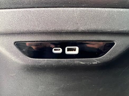 Used 2024 Chrysler Pacifica Touring-L FWD image 45