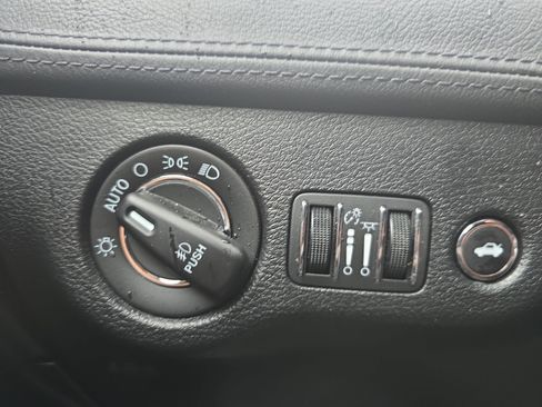 Used 2018 Chrysler 300 C w/ Safetytec Plus Group RWD image 25