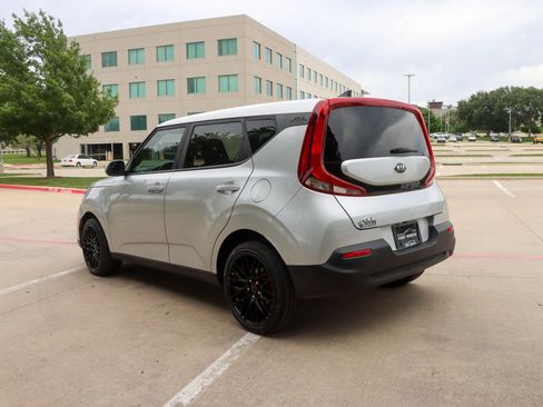 Used 2020 Kia Soul LX FWD image 5