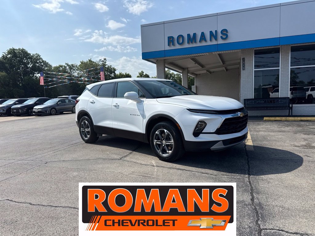 Used 2025 Chevrolet Blazer LT FWD image 1