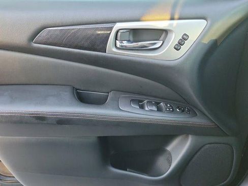Used 2020 Nissan Pathfinder SL image 32