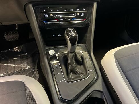 Certified 2025 Volkswagen Taos SE FWD image 27