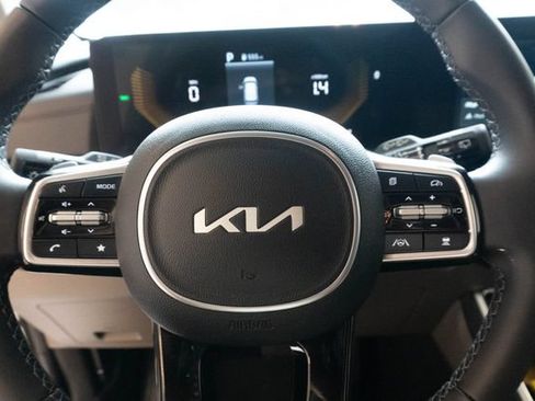 Used 2026 Kia Carnival EX FWD image 24