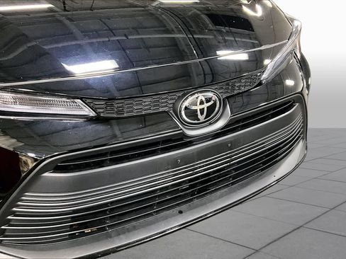 Certified 2025 Toyota Corolla LE FWD image 30