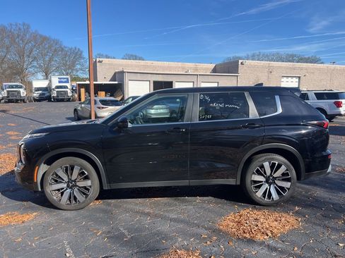 Used 2025 Mitsubishi Outlander SE image 7