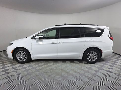Used 2022 Chrysler Pacifica Touring-L FWD image 7