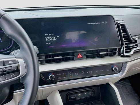 Used 2025 Kia Sportage EX FWD image 15