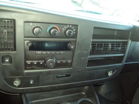 Used 2012 Chevrolet Express 1500 AWD image 19