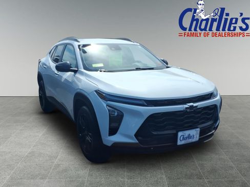 Used 2024 Chevrolet Trax ACTIV w/ Driver Confidence Package FWD image 3