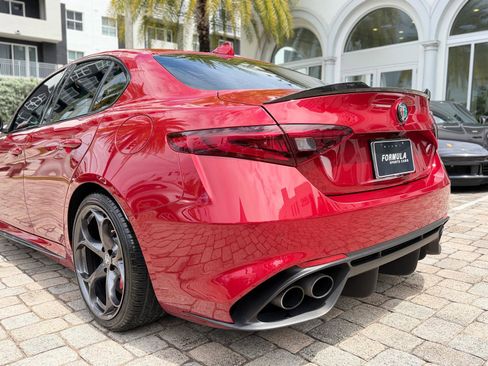 Used 2017 Alfa Romeo Giulia Quadrifoglio RWD image 17
