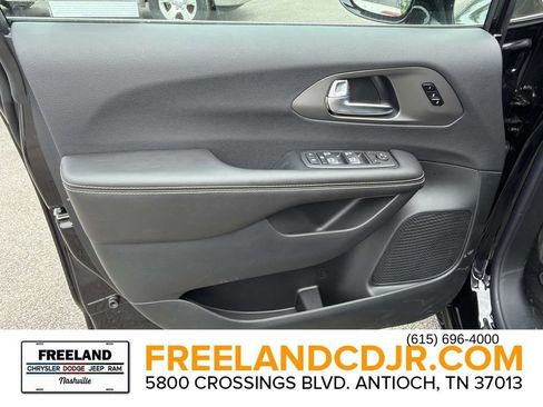 New 2027 Chrysler Pacifica Select FWD image 18