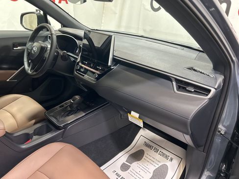 Used 2026 Toyota Corolla Cross XLE w/ Convenience Package FWD image 11