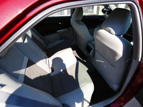 Used 2012 Toyota Camry LE FWD image 15