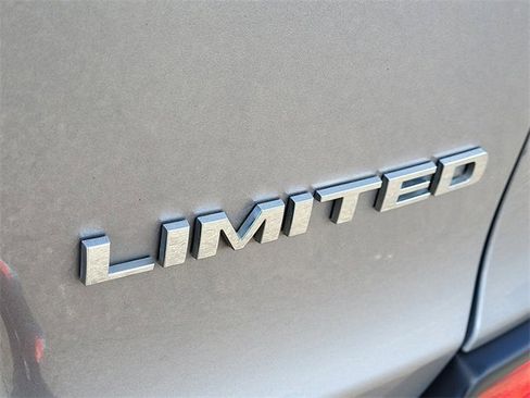 Used 2019 Jeep Cherokee Limited image 12