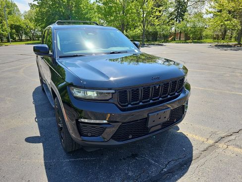 Used 2023 Jeep Grand Cherokee Limited w/ Luxury Tech Group II AWD/4WD image 8