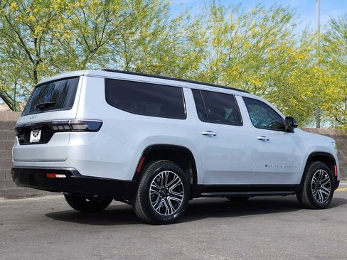New 2026 Jeep Grand Wagoneer L 4WD w/ Premium Group I image 24