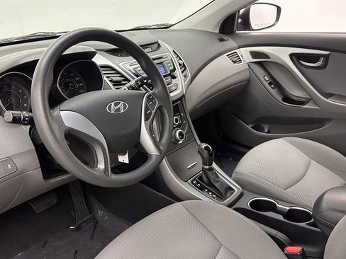 Used 2016 Hyundai Elantra SE image 8
