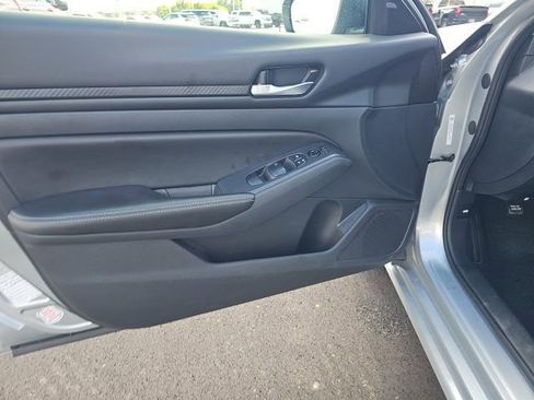 Used 2024 Nissan Altima 2.5 SV image 16