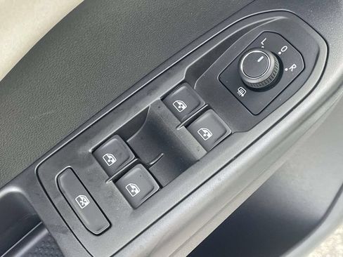 New 2026 Volkswagen Taos SE FWD image 19