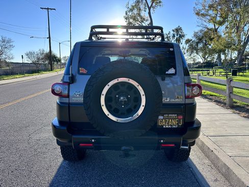 Used 2013 Toyota FJ Cruiser 4WD image 6