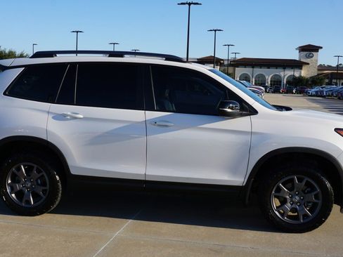 Used 2024 Honda Passport TrailSport image 4