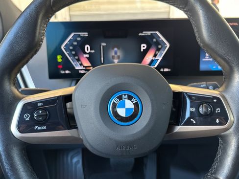 Used 2024 BMW iX xDrive50 w/ Sport Package AWD/4WD image 31