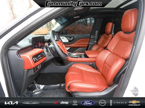 Certified 2025 Lincoln Aviator Reserve w/ Equipment Group 201A image 12