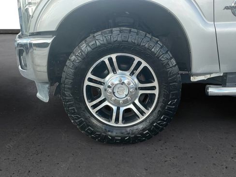 Used 2015 Ford F250 Lariat w/ Lariat Ultimate Package AWD/4WD image 13