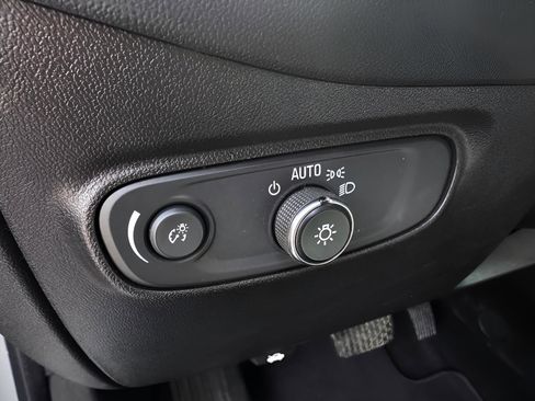 Used 2018 Chevrolet Equinox LT w/ Sun & Infotainment Package image 17