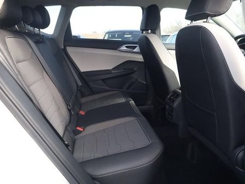 New 2026 Volkswagen Taos SE image 20