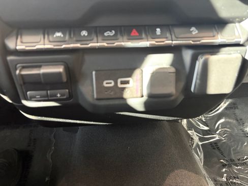 Used 2024 Chevrolet Silverado 1500 Custom Trail Boss w/ LPO, Dark Essentials Package AWD/4WD image 22