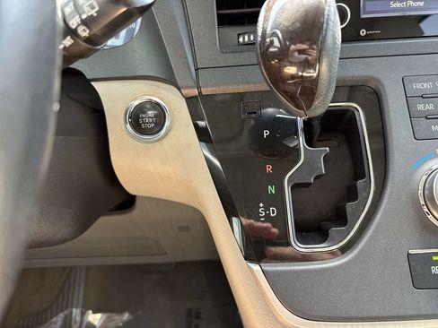 Used 2020 Toyota Sienna XLE w/ XLE Navigation Package FWD image 54