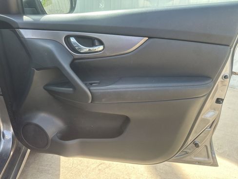 Used 2016 Nissan Rogue S image 22