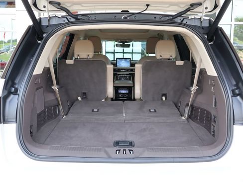 Used 2021 Lincoln Aviator Reserve w/ Equipment Group 201A RWD image 9