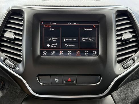 Used 2019 Jeep Cherokee Latitude Plus w/ Cold Weather Group image 28
