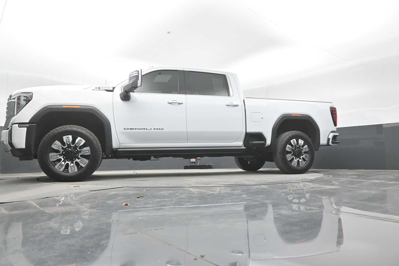 Used 2024 GMC Sierra 2500 Denali w/ Denali Reserve Package AWD/4WD image 24