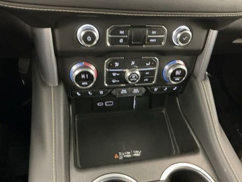 Used 2023 GMC Yukon XL SLT w/ Max Trailering Package AWD/4WD image 15