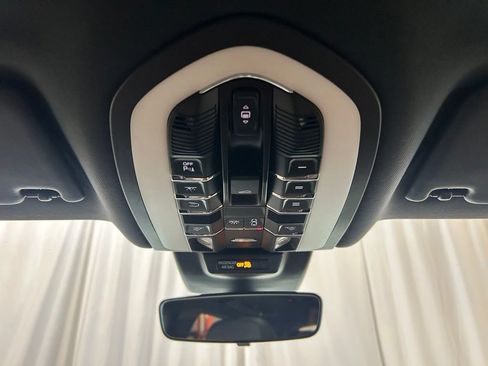 Certified 2021 Porsche Macan AWD/4WD image 21