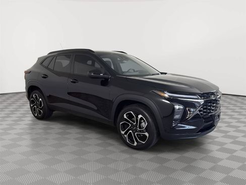 Used 2025 Chevrolet Trax RS FWD image 1
