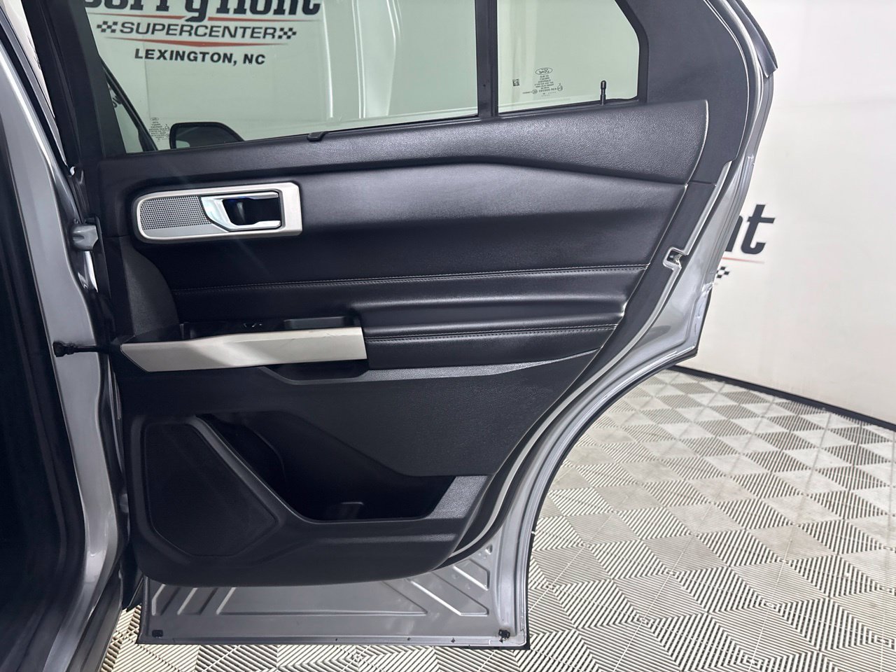 Used 2022 Ford Explorer Limited AWD/4WD image 23