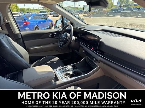Used 2025 Kia Carnival SX FWD image 26