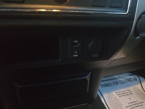 Used 2017 Nissan Titan SV image 34