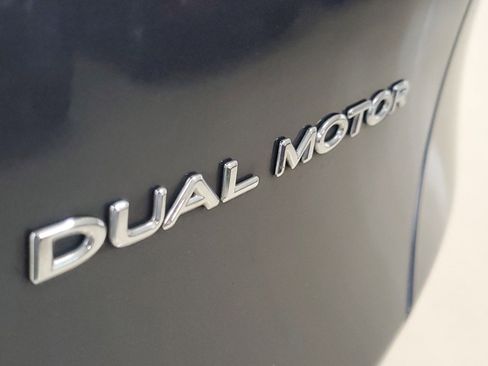 Used 2022 Tesla Model Y Long Range image 9