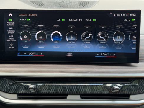 Used 2023 BMW X7 xDrive40i w/ Climate Comfort Package image 27