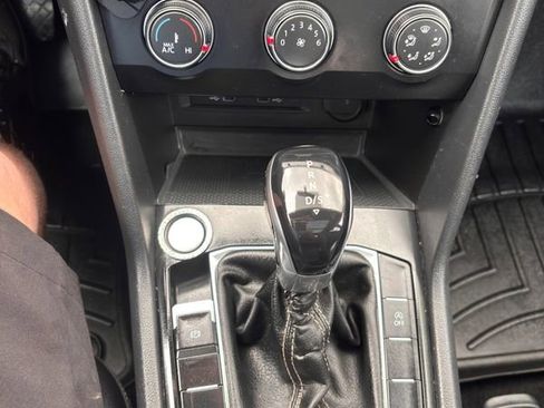 Used 2022 Volkswagen Taos SE AWD/4WD image 33