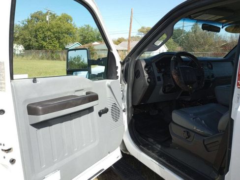 Used 2011 Ford F350 XL w/ Camper Pkg image 9