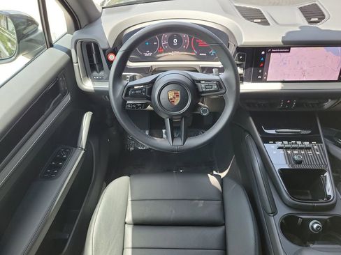 Certified 2025 Porsche Cayenne Base image 22