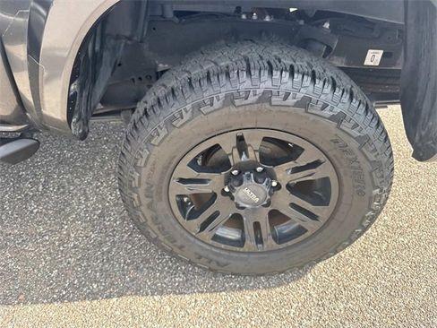 Used 2019 Toyota Tacoma SR5 image 11