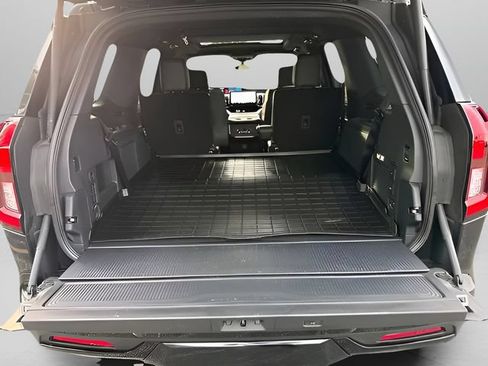 Used 2025 Ford Expedition Platinum w/ Stealth Performance Package AWD/4WD image 23