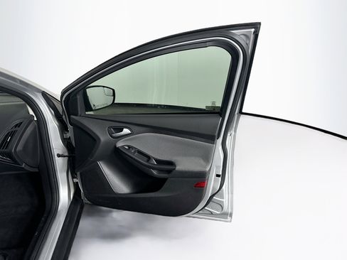 Used 2013 Ford Focus SE FWD image 28